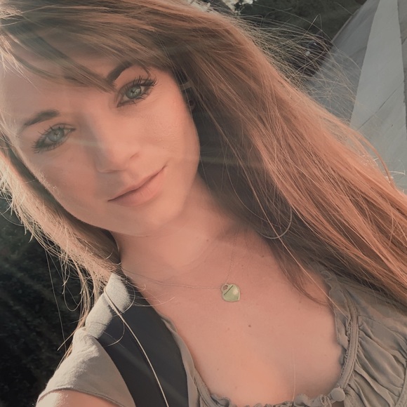 Meet your Posher, Jillian - Picture 2 of 2